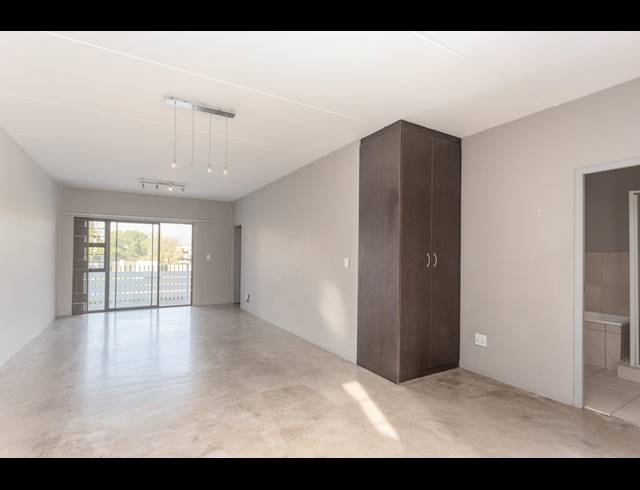 2 BEDROOM APARTMENT FOR SALE IN BURGUNDY ESTATE